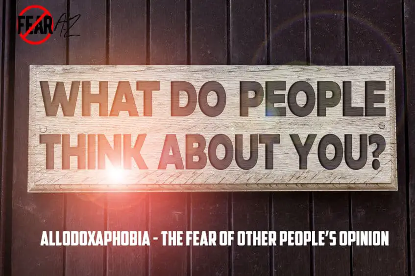 Alodoxafobia: miedo a las opiniones de otras personas.